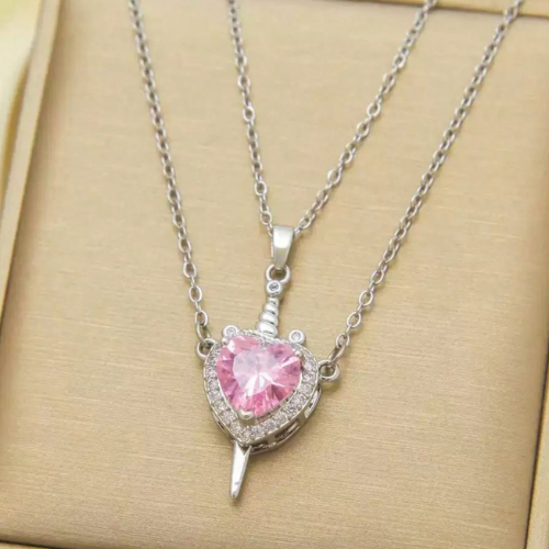 Collar Protector corazón y espada